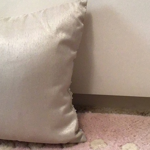 Pillow - Picture 6 of 6